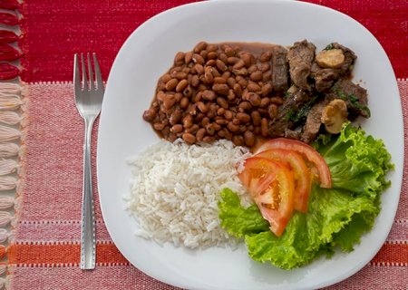 Prato Feito: como o ícone da alimentação brasileira une campo e cidade