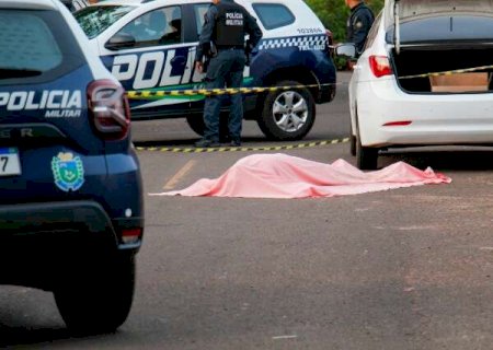 Homem é executado e polícia encontra tabletes de droga em carro