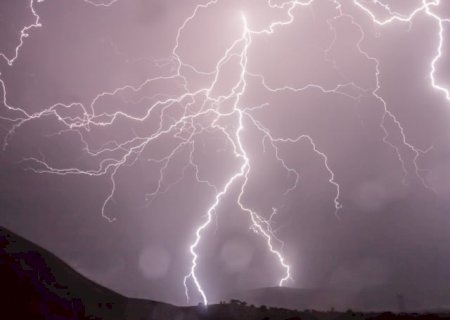 Temporais avançam pelo Brasil Central; veja onde há alerta de chuva forte nesta segunda-feira