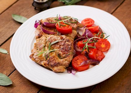 Frango, suíno ou ovos? Nutricionista mostra como montar refeições rápidas e nutritivas