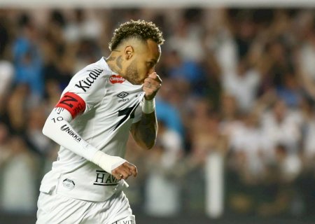 Neymar encerra seca de três meses no Santos e assume postura mais leve após polêmica