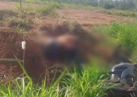 Motociclista é encontrado morto com golpes de faca em estrada vicinal
