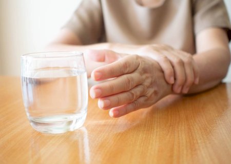 4 sintomas da doença de Parkinson que podem aparecer décadas antes do diagnóstico