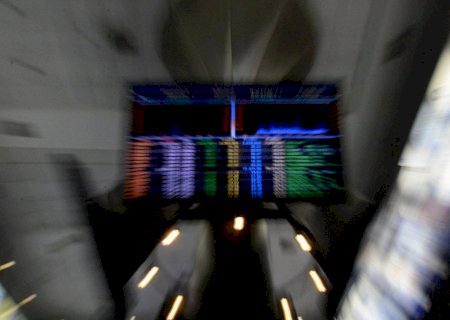 Ibovespa cai com taxação chinesa à carne brasileira e queda do petróleo afetando a Petrobras