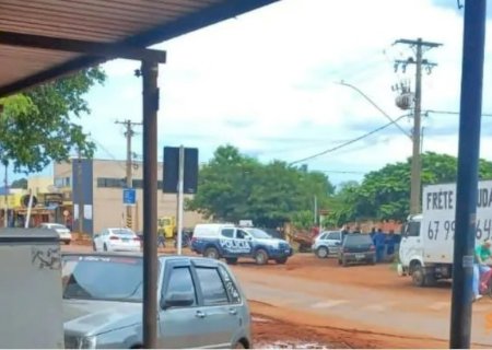 Mulher tenta matar homem a tiros em via pública em MS