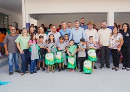 Investimento de R$ 5 milhões garante entrega inédita de kits e uniformes a 7 mil alunos no primeiro dia de aula