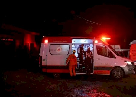 Mulher é baleada pelo marido, pula muro e consegue socorro; ele morreu após atirar contra si